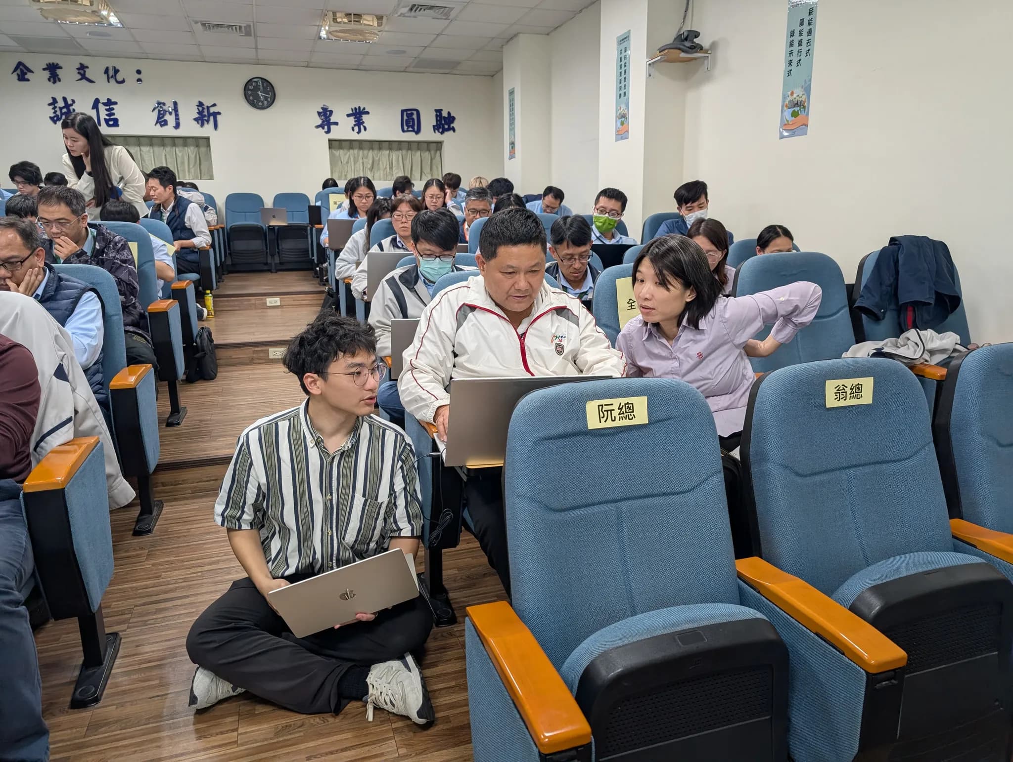 顧問深入企業現場，手把手培訓團隊